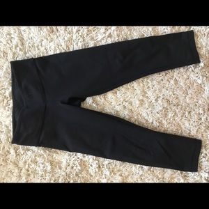 Lulu cropped yoga pants. Gently used